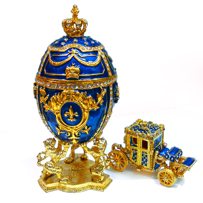 яйцо фаберже с каретой. сувенир яйцо фаберже. сувенир яйцо фаберже. яйца фаберже яйца фаберже. шкатулки фаберже императорской семьи.